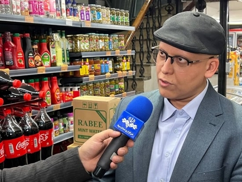 معاون وزیر صمت و رییس سازمان حمایت مصرف کنندگان و تولیدکنندگان در حاشیه بازدید از صنوف مختلف بازار