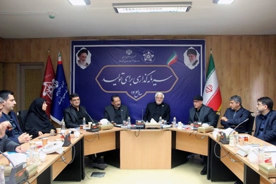 حسین فرهید زاده  معاون وزیر صمت و رئیس سازمان حمایت مصرف کنندگان و تولید کنندگان در جریان بازدید دکتر عارف، معاون اول رئیس‌جمهور و مهندس اتابک، وزیر صنعت، معدن و تجارت ، از سازمان حمایت مصرف‌کنندگان و تولیدکنندگان